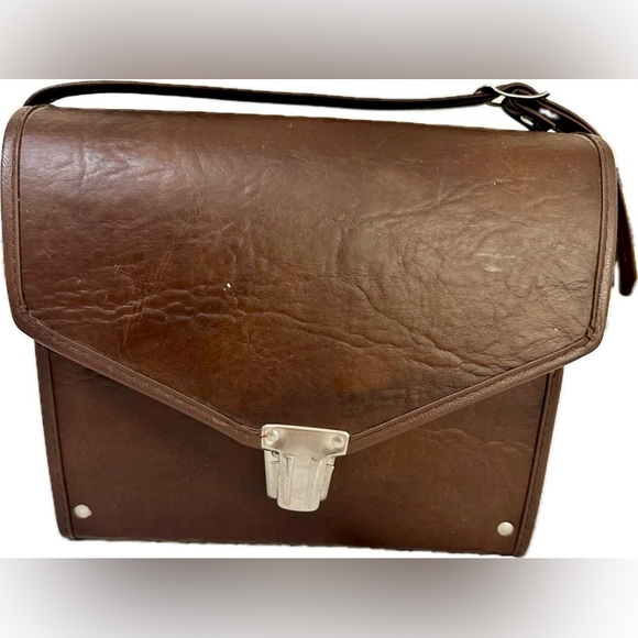 Hard Case For Detectives - Picture 2 of 11